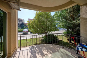 Water Lily Family Apartment - free parking